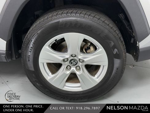 Used 2020 Toyota RAV4 XLE FWD image 12
