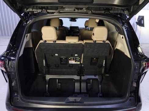 Used 2024 Toyota Sienna XLE image 27