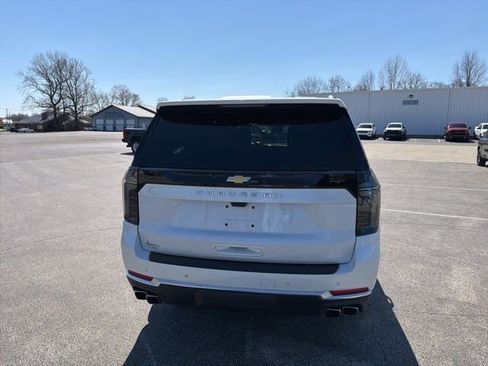 Used 2025 Chevrolet Suburban High Country AWD/4WD image 12