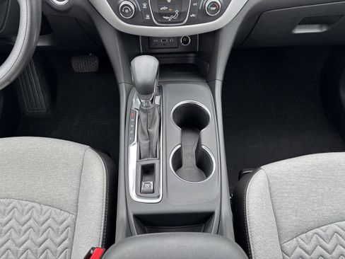 Used 2024 Chevrolet Equinox LS AWD/4WD image 12