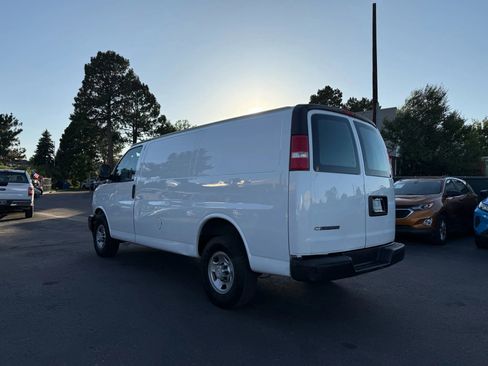 Used 2018 Chevrolet Express 2500 image 3