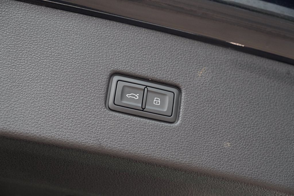 Used 2022 Audi SQ8 Prestige w/ Prestige Package AWD/4WD image 16