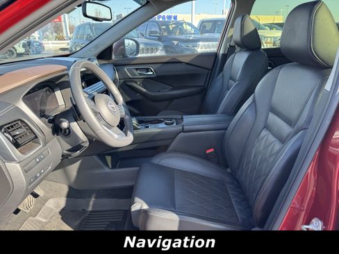 Used 2023 Nissan Rogue Platinum image 3