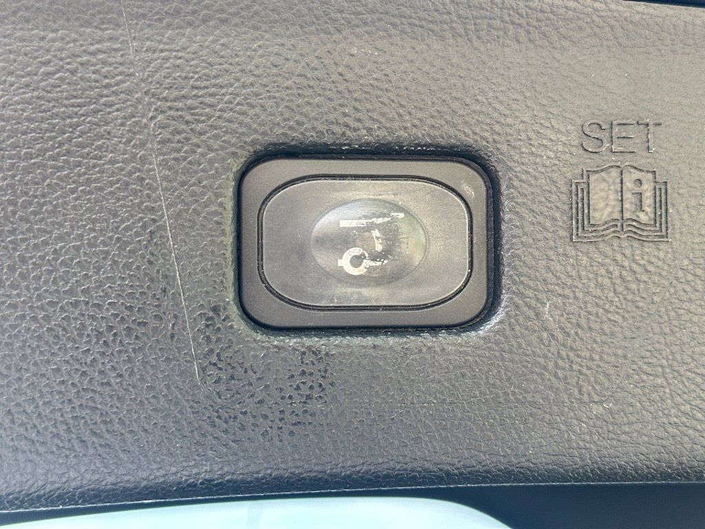 Used 2019 Ford Edge SEL w/ Equipment Group 201A FWD image 11