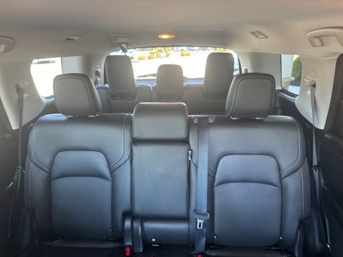 Used 2023 Nissan Pathfinder SL w/ Black Appearance Package AWD/4WD image 6