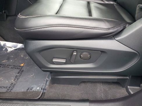 Certified 2022 Ford Explorer XLT w/ Equipment Group 202A image 16