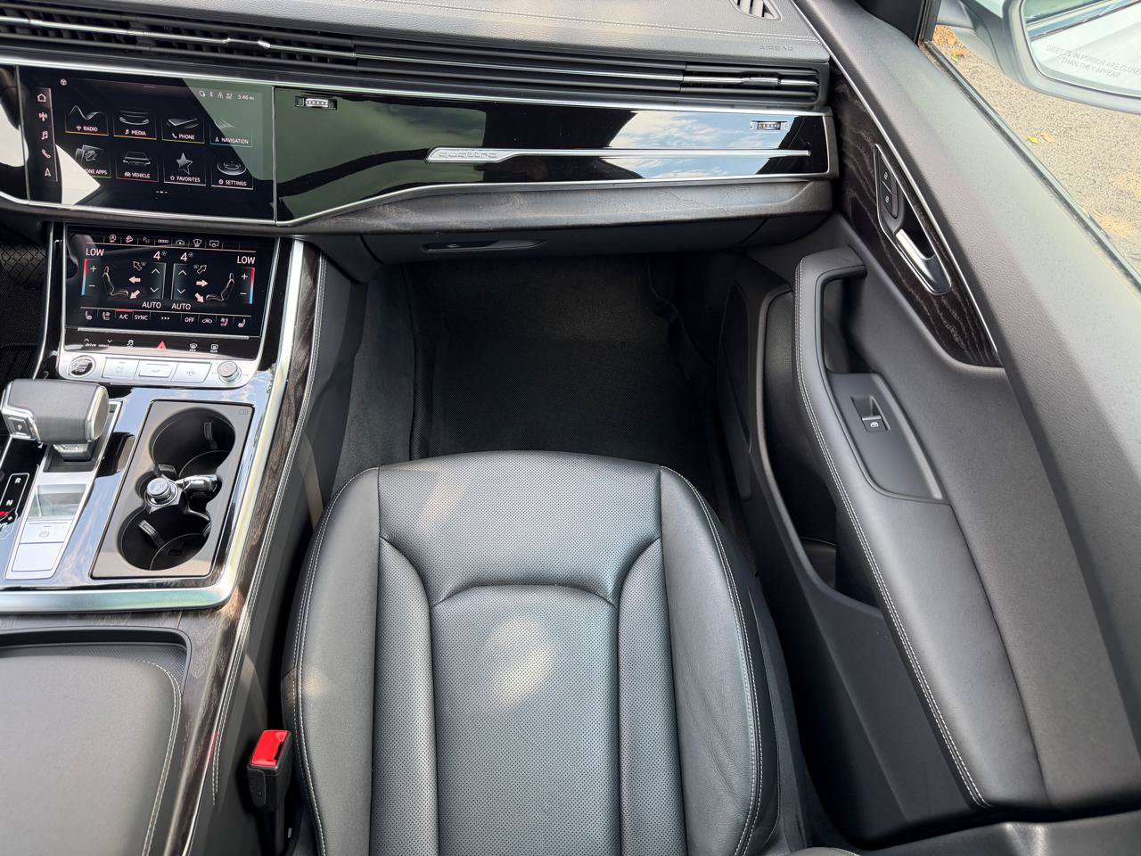 Used 2023 Audi Q8 Prestige w/ Prestige Package AWD/4WD image 20