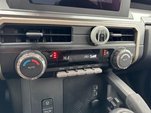 Used 2025 Toyota Tacoma TRD Off-Road image 19