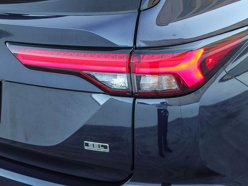 Used 2022 Mitsubishi Outlander SEL image 11