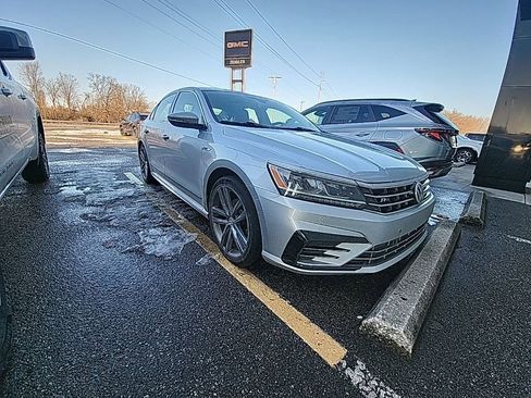 Used 2019 Volkswagen Passat 2.0T SE R-Line image 12