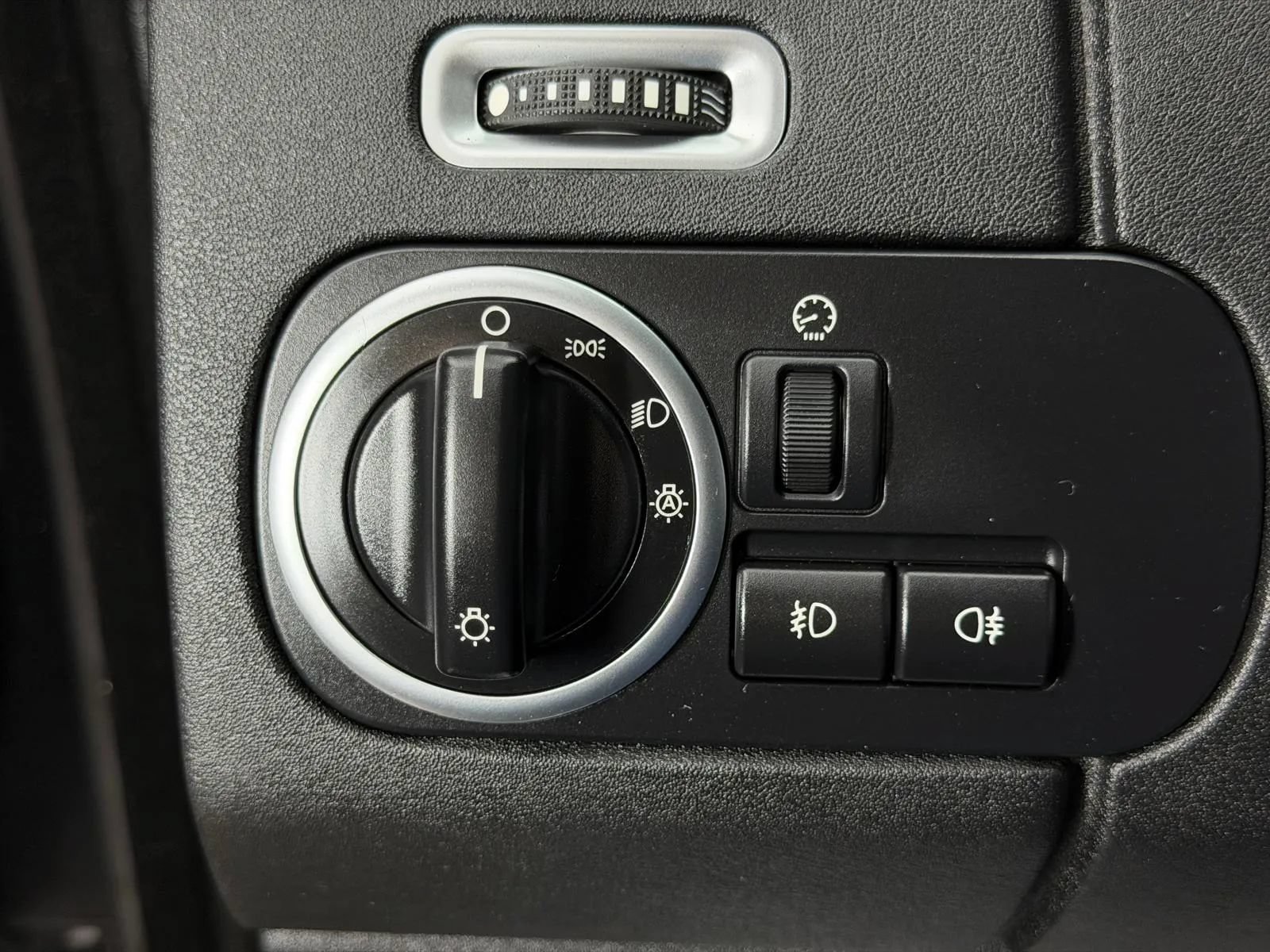 Used 2015 Land Rover LR4 HSE AWD/4WD image 36