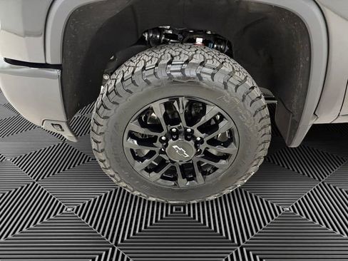 Used 2025 Chevrolet Silverado 2500 LTZ w/ Trail Boss Package image 9