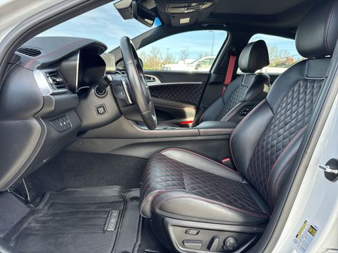 Used 2022 Genesis G70 3.3T w/ Sport Prestige Package image 15