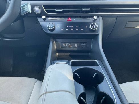 Used 2025 Hyundai Sonata SEL FWD image 11