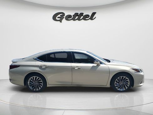 Used 2024 Lexus ES 300h Ultra Luxury w/ Accessory Package (Z2) FWD image 4