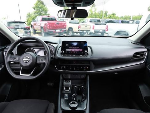 Used 2024 Nissan Rogue S AWD/4WD image 30
