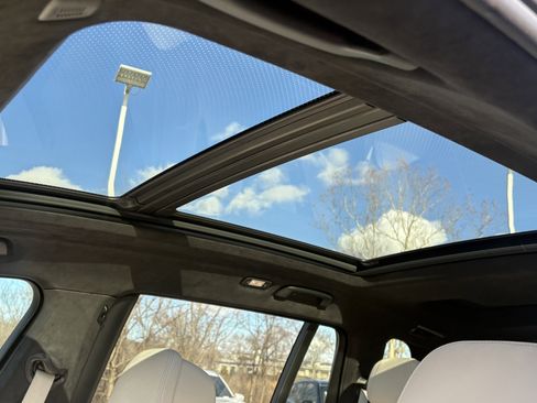 Used 2024 BMW X7 M60i w/ Executive Package image 29