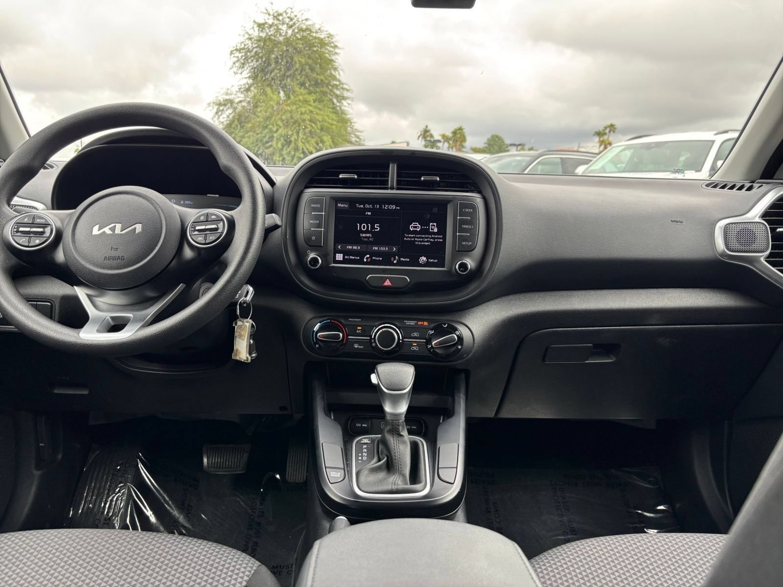 Used 2025 Kia Soul LX w/ LX Technology Package FWD image 30
