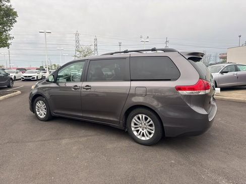 Used 2012 Toyota Sienna XLE FWD image 17