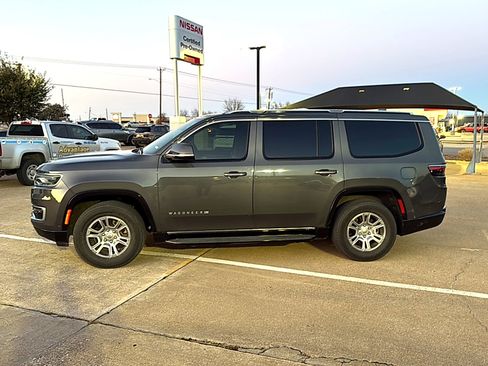 Used 2022 Jeep Wagoneer Series I image 2