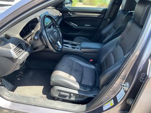 Used 2018 Honda Accord Sport image 2