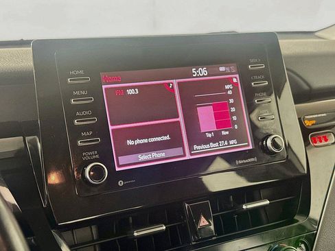Used 2022 Toyota Camry SE FWD image 14