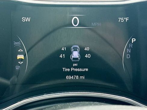 Used 2019 Jeep Grand Cherokee Laredo AWD/4WD image 17