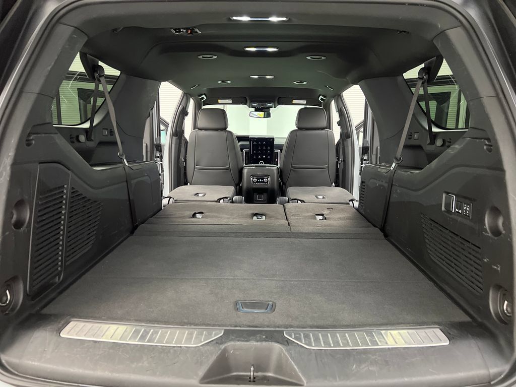 Used 2025 GMC Yukon XL Denali RWD image 43