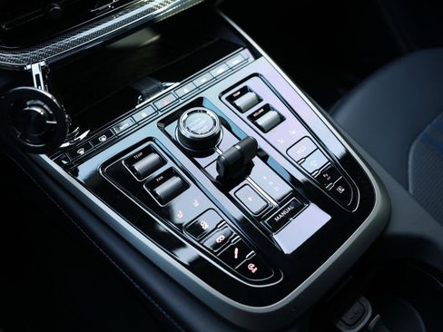 Used 2025 Aston Martin DBX 707 image 7