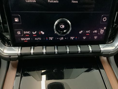 Used 2025 GMC Yukon Denali image 23