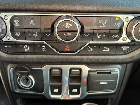 Used 2025 Jeep Wrangler Sport AWD/4WD image 26