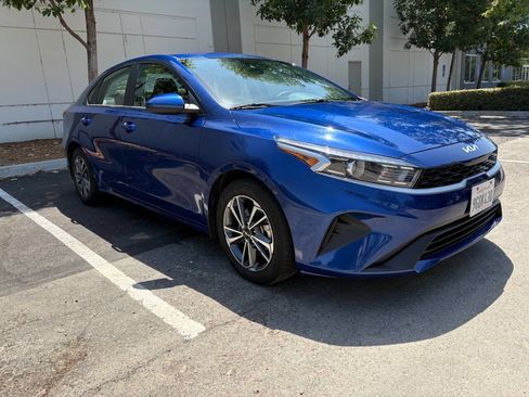Used 2023 Kia Forte LXS FWD image 3