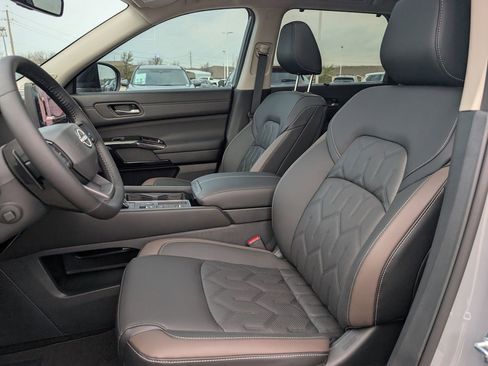 New 2026 Nissan Pathfinder Platinum FWD image 18