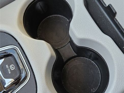 Used 2019 Jeep Cherokee Limited w/ Luxury Group image 24