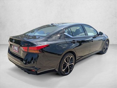 Used 2024 Nissan Altima 2.5 SR w/ SR Premium Package FWD image 5