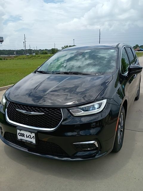 Used 2024 Chrysler Pacifica Limited FWD image 1