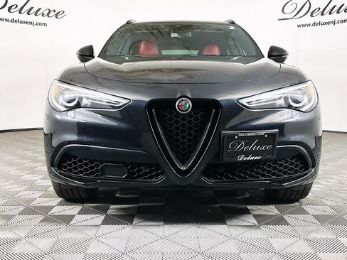 Used 2023 Alfa Romeo Stelvio Veloce AWD/4WD image 2