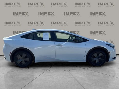 Used 2024 Toyota Prius LE image 6