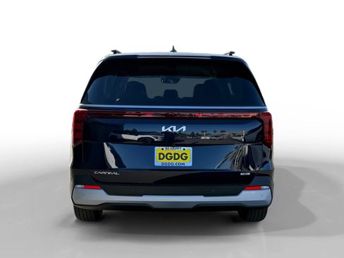 New 2026 Kia Carnival EX image 4