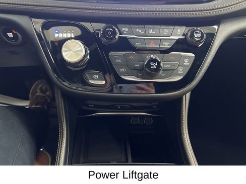 Used 2023 Chrysler Pacifica Pinnacle w/ Trailer Tow Group image 42