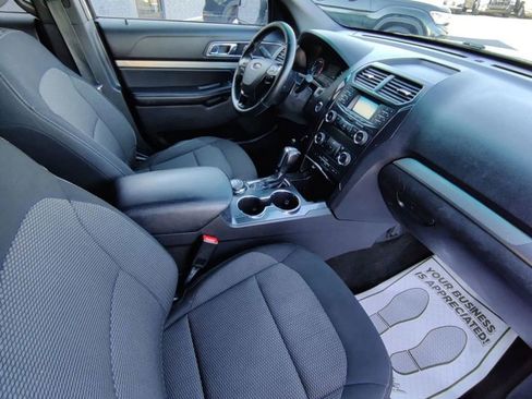 Used 2018 Ford Explorer XLT image 10
