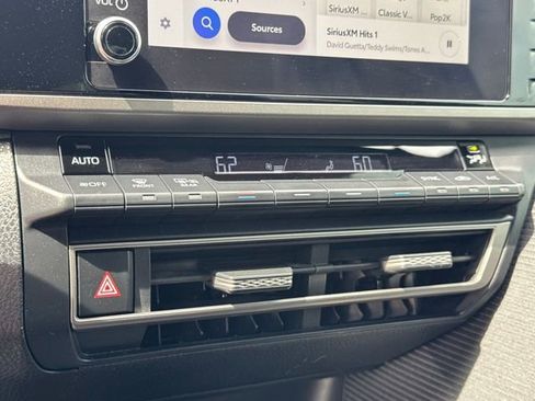 Used 2025 Toyota Camry SE image 21