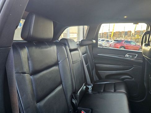 Used 2020 Jeep Grand Cherokee Limited AWD/4WD image 13