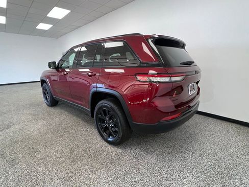 Used 2024 Jeep Grand Cherokee Altitude image 18