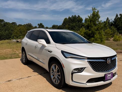 Used 2023 Buick Enclave Avenir w/ Avenir Technology Package FWD image 3