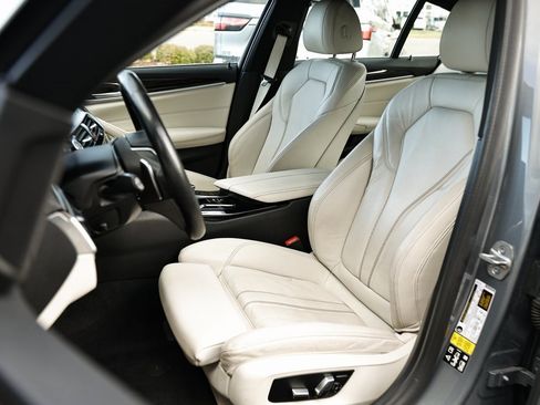 Used 2023 BMW 530i xDrive w/ Convenience Package image 20