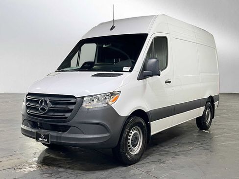 Used 2025 Mercedes-Benz Sprinter 2500 image 7