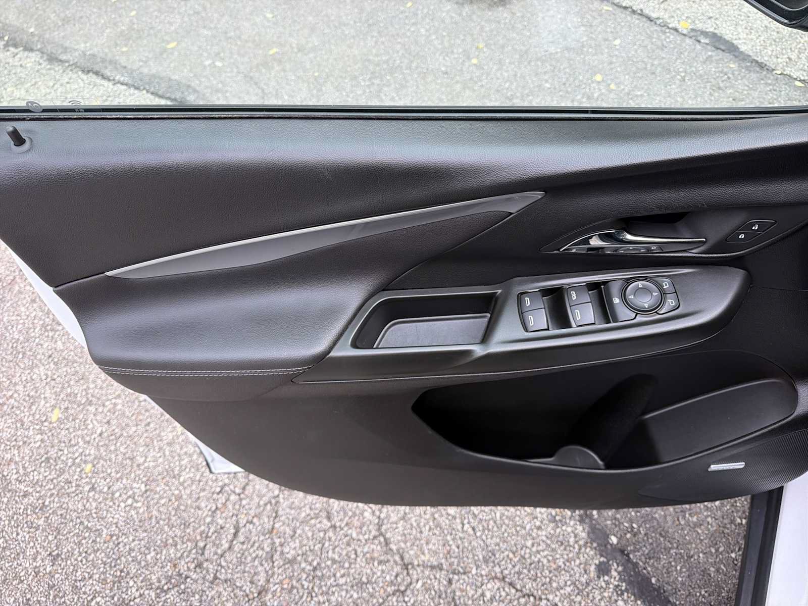 Used 2023 Chevrolet Bolt LT w/ Infotainment Package FWD image 22