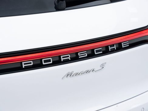 Used 2023 Porsche Macan S image 13
