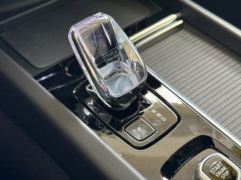 New 2026 Volvo XC60 T8 Ultra w/ Climate Package PRO image 21